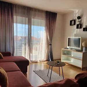 Cozy Two-bedroom Appartement